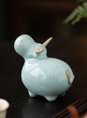 陶瓷牛气冲天摆件汝窑精品开片可爱生肖牛吉祥物招财家居客厅装饰