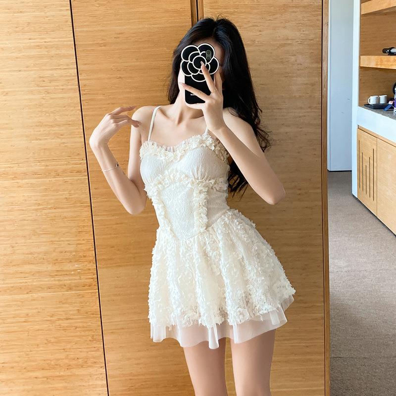 2025新款新款仙女范连体泳衣女泡温泉新款爆款减龄显瘦遮肚保守裙