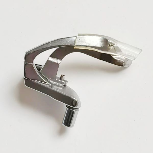 大和筒式绷缝机VT2500下弯针带护片3409300工业缝纫机配件装机品