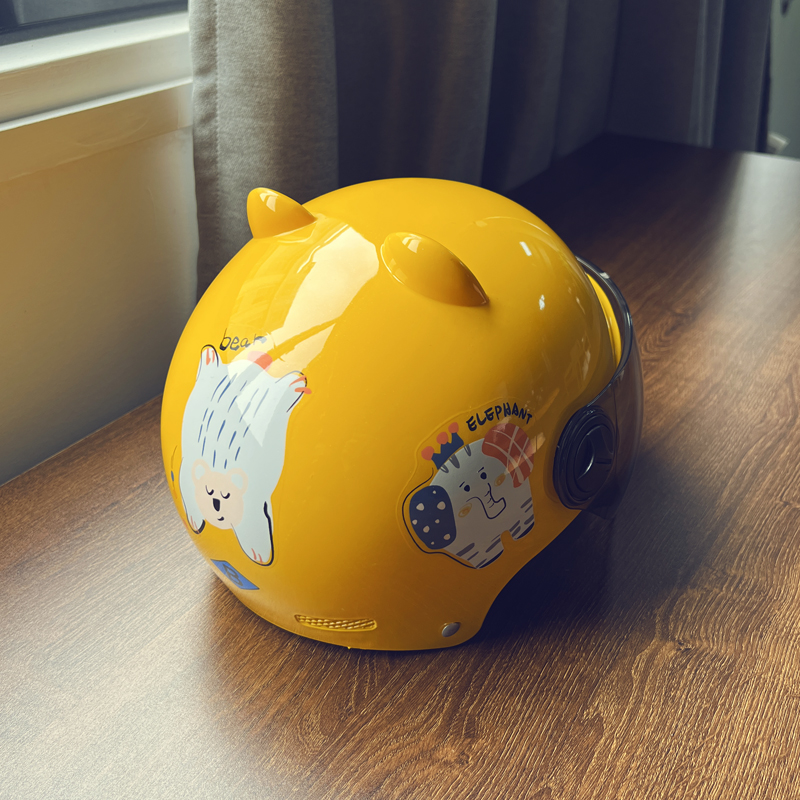 儿童电动车头盔新国标电瓶车安全帽4-12岁小孩T卡通电车半盔夏季