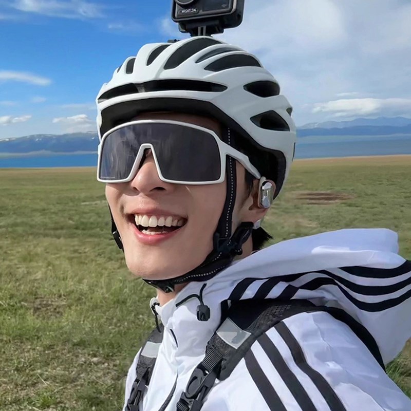 户外运动登山护目镜男款夜骑骑行摩托车自行车马拉松偏光变色墨镜