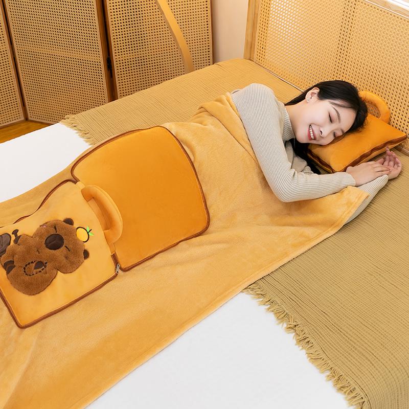 可爱水豚抱枕被子两用办公室午睡卡通汽车折叠车载靠枕毯子二合一