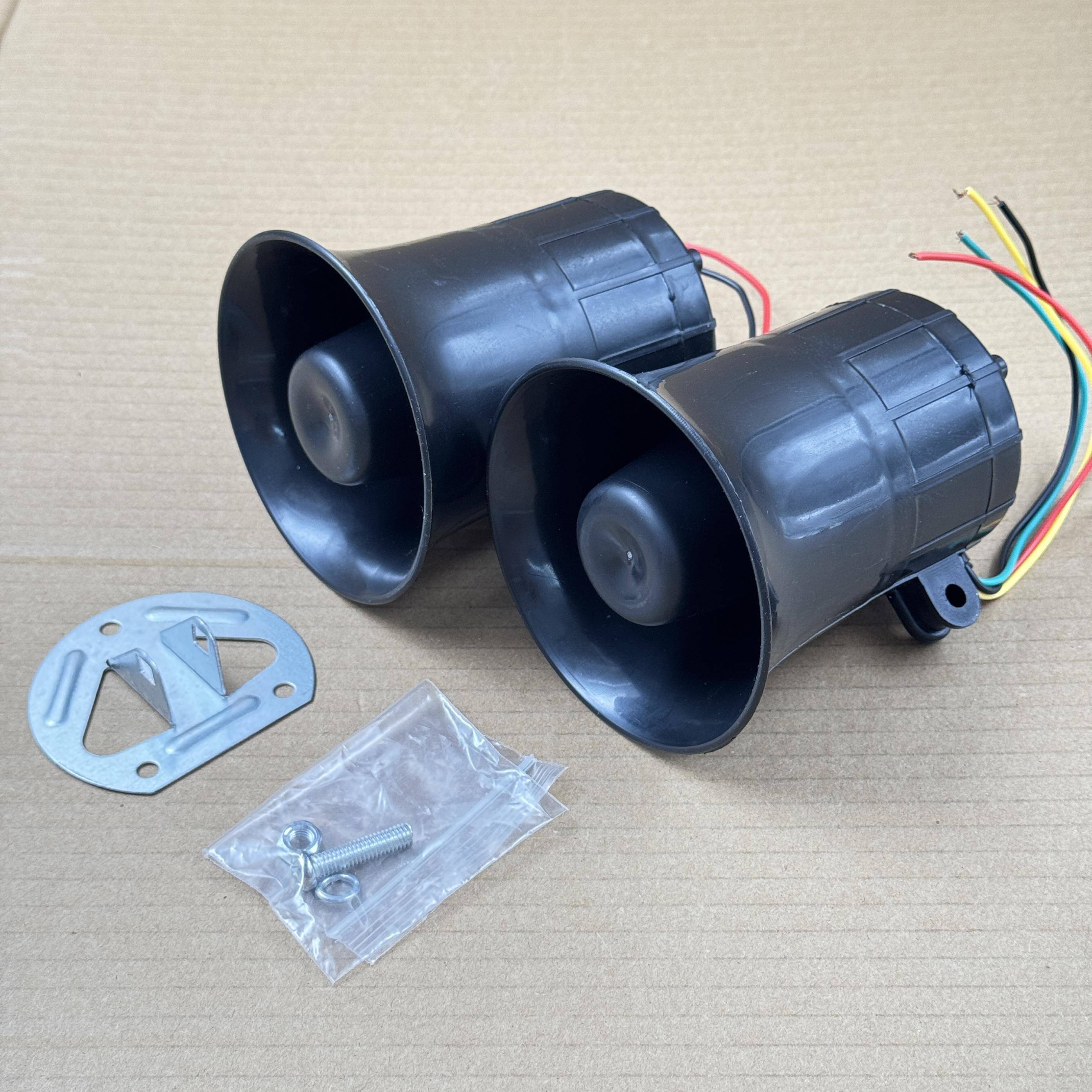 大型货车倒车喇叭24V三合一声音倒车12V万能左右转弯提示警告喇叭