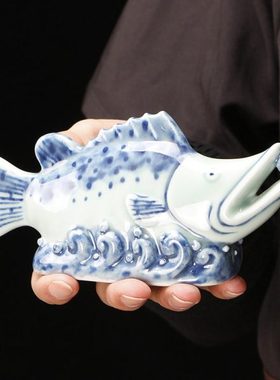 新中式现代家居创意陶瓷摆设品中国风青花瓷锦鲤含珠礼品摆件送人