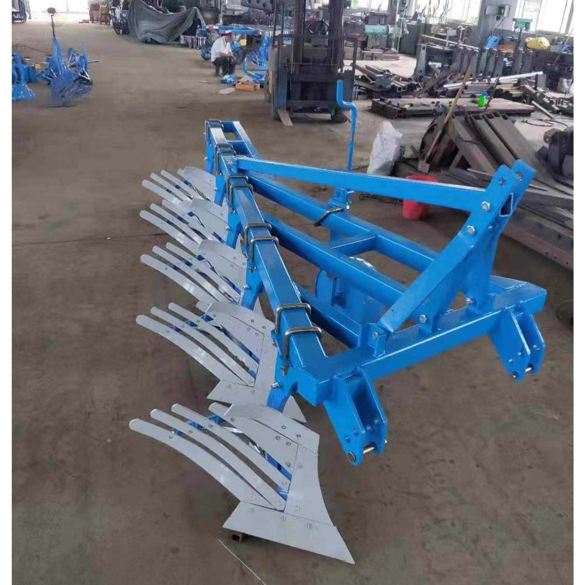 犁柱式铧犁翻转铧犁435铧式犁四轮拖拉机后牵引铧式犁