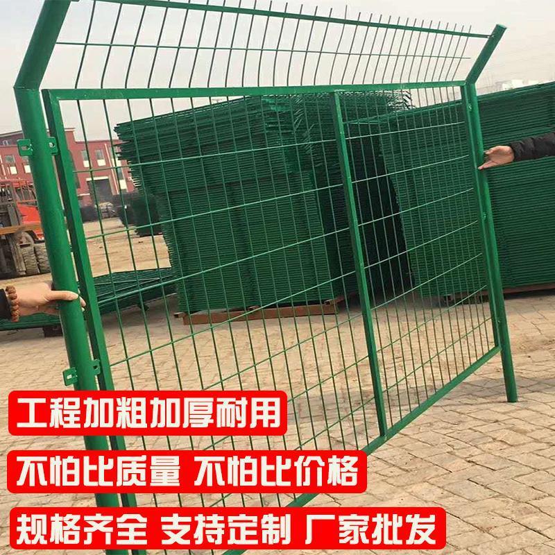 双边丝护栏网圈地养殖果园围栏网工厂隔离围墙围栏包胶绿色铁丝网