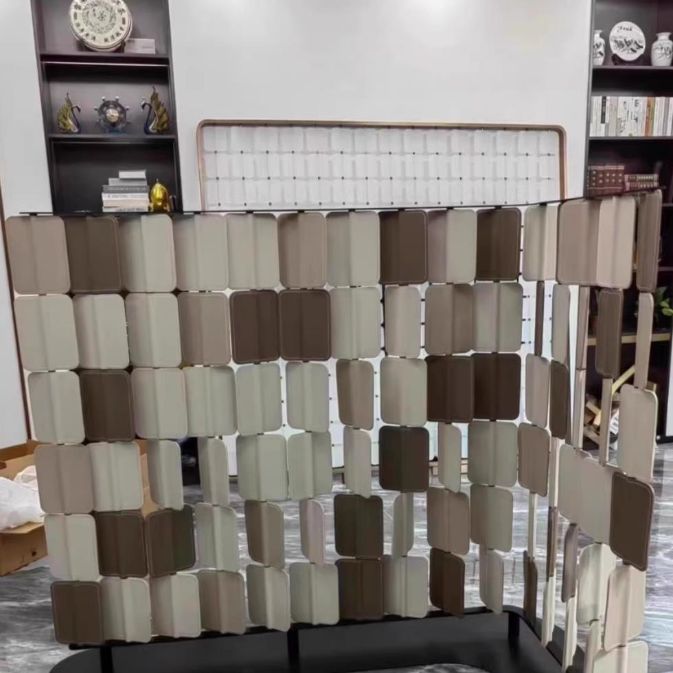 北欧马鞍皮革船桨状不锈钢屏风高奢装饰大堂客厅会所酒店旋转隔断
