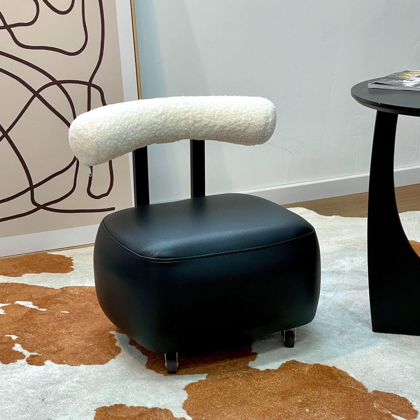 家用万向轮小凳子客厅可移动滚轮椅子滑轮矮凳带轮子的换鞋凳板凳