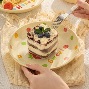 可爱好看的小盘子菜盘家用2025新款精致漂亮儿童餐盘陶瓷早餐意面