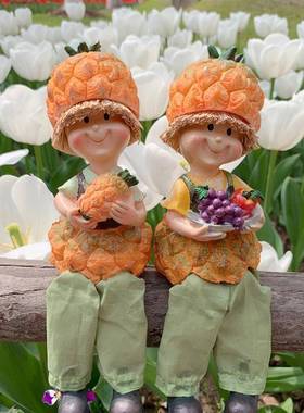 田园庭院花园阳台客厅电视厨房装饰草莓南瓜吊脚娃娃家居树脂摆件