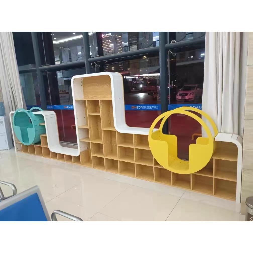 定制创意简约弧形落地书柜学校阅读区儿童展示绘本架实木靠墙一体