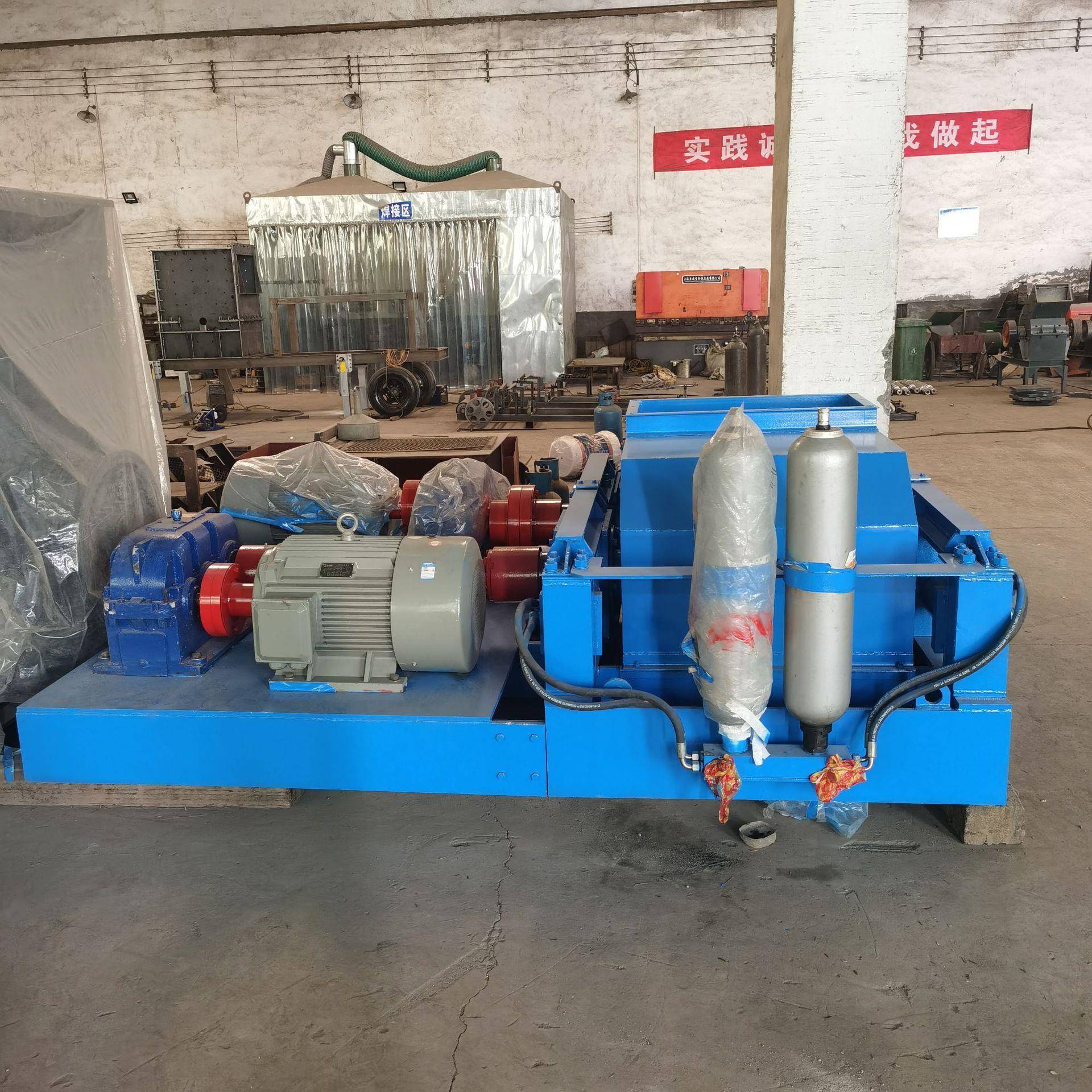 液压对辊式破碎机河卵石花岗岩硬石头粉碎对滚制沙机易损件少制砂