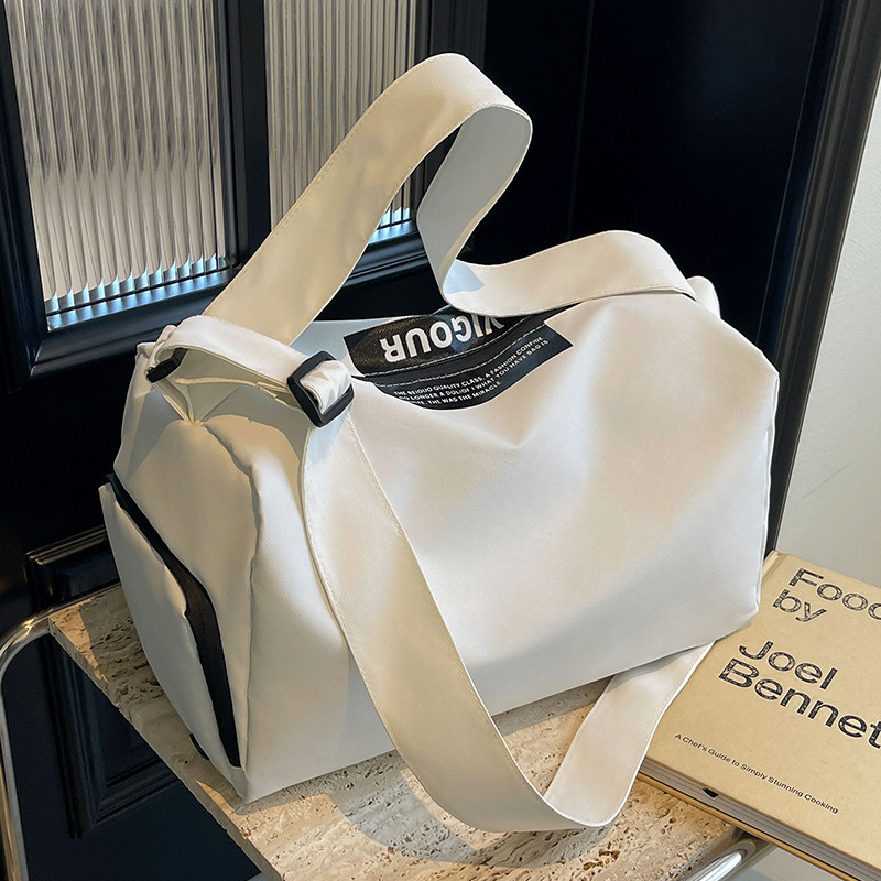 运动健身包干湿分离男款防水斜挎包瑜伽包游泳包小号旅行包女