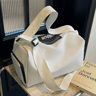 运动健身包干湿分离男款防水斜挎包瑜伽包游泳包小号旅行包女