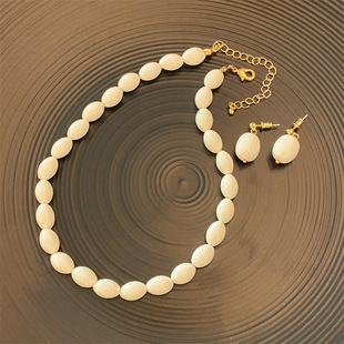 【原创设计】秋冬奶黄琥珀石项链耳钉风手工串珠锁骨链毛衣链