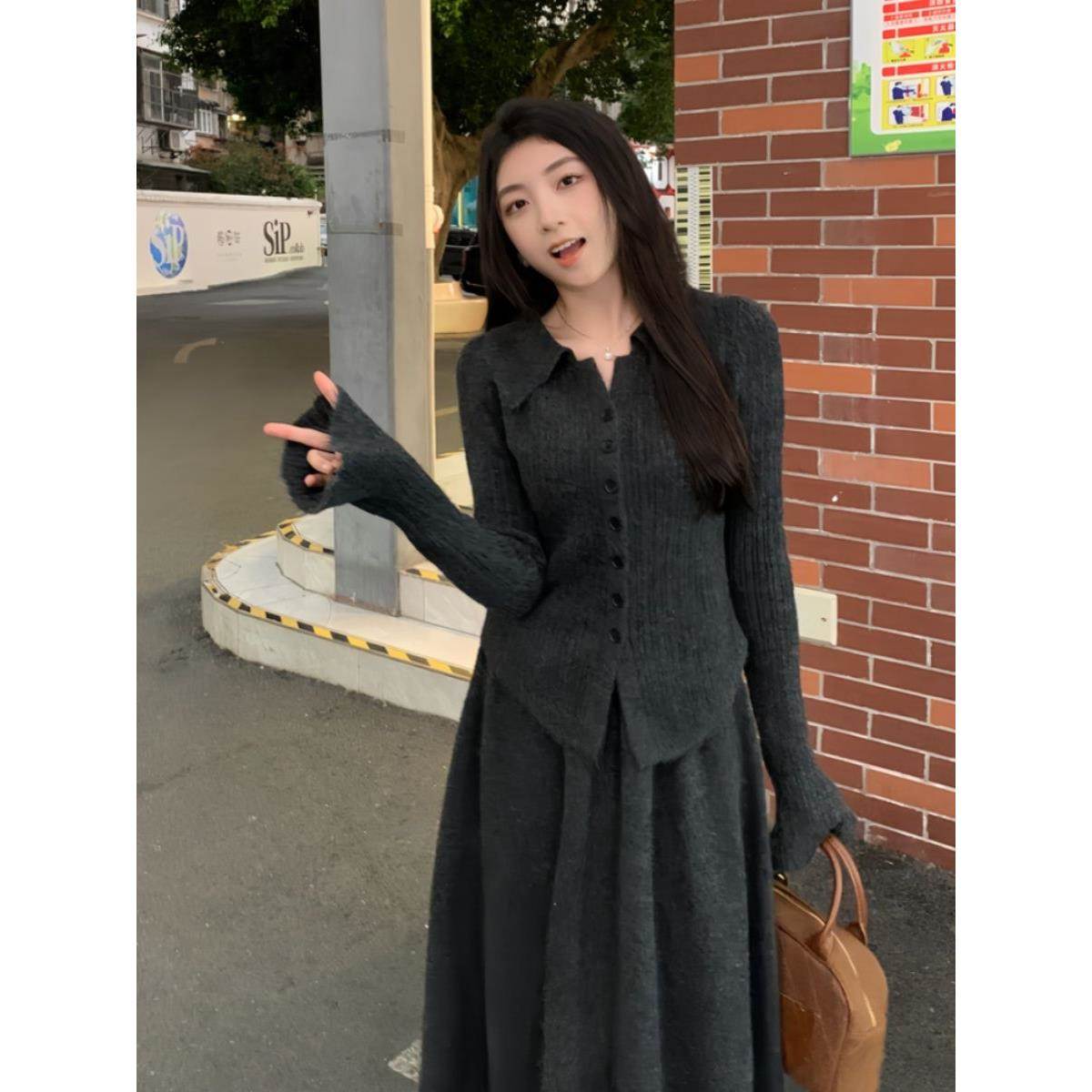领针织毛衣连衣裙子女2026新款秋冬大衣内搭修身气质长裙套装