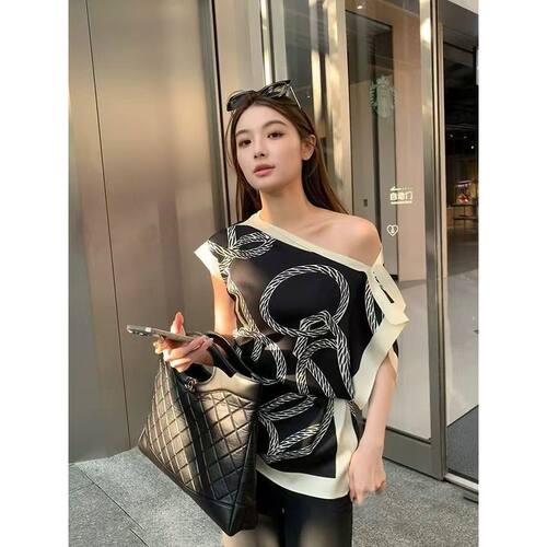 法式轻奢时髦不规则印花斜肩上衣女夏季设计感慵懒风气质露肩衬衫