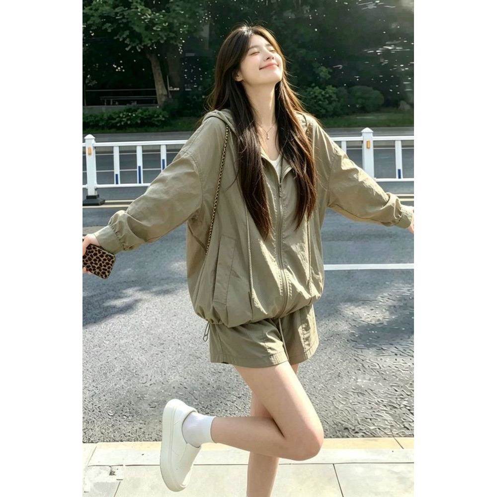 夏季时髦清新高级感防晒运动套装女轻薄长袖外套短裤登山服两件套