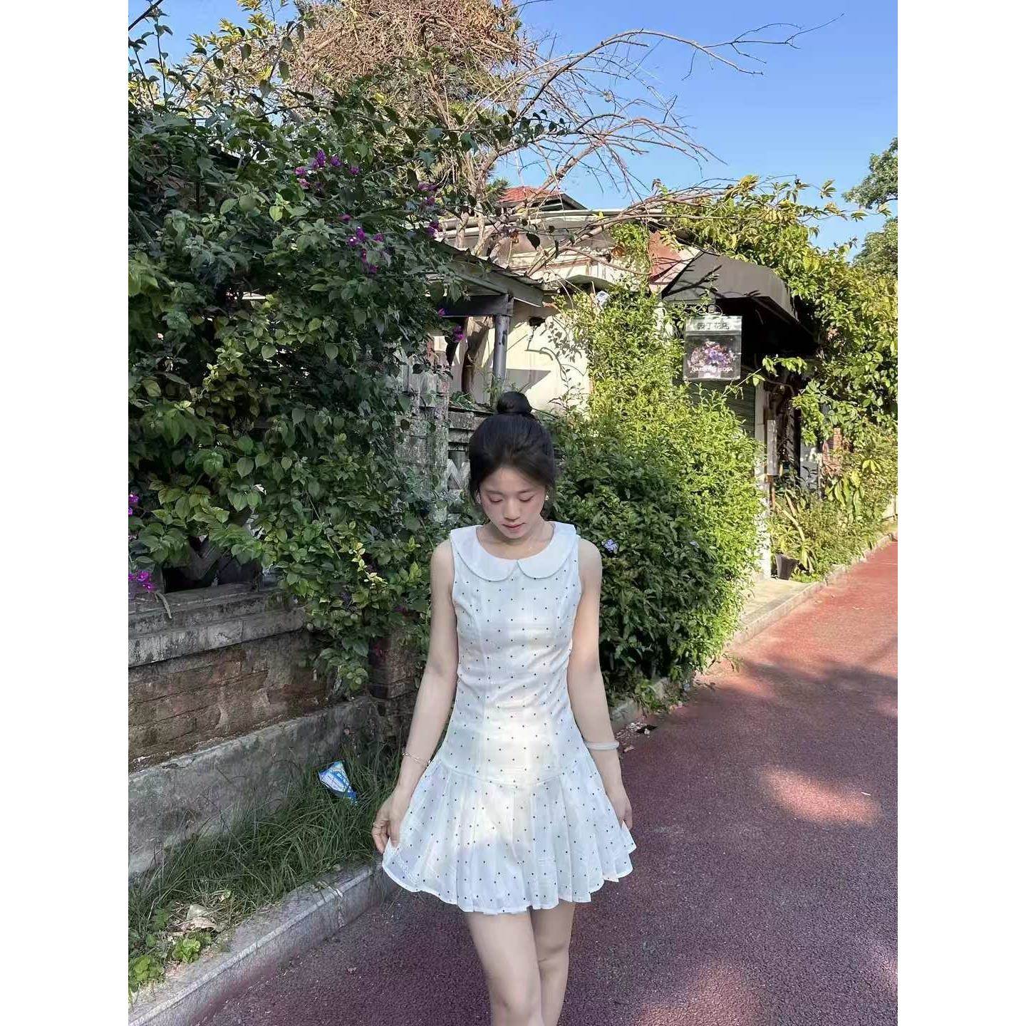 法式甜色娃娃领波点无袖连衣裙子女夏季新款减龄百褶字短裙
