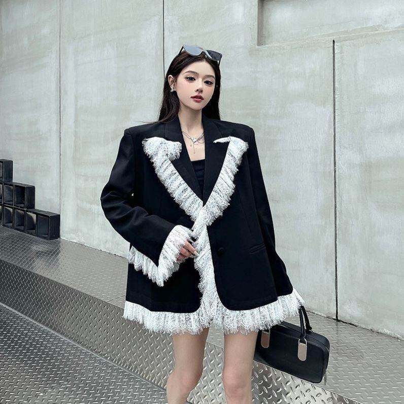 白色蕾丝边拼接黑色西装外套女春秋新款宽松显瘦气质垫肩西服上衣
