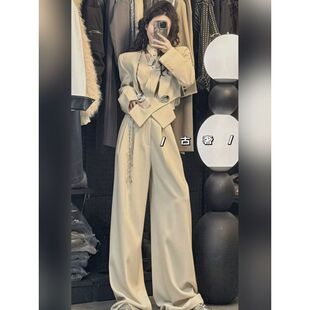 南油小众设计款高级显瘦西服上衣裤子颈带四件套装(赠设计款胸针)