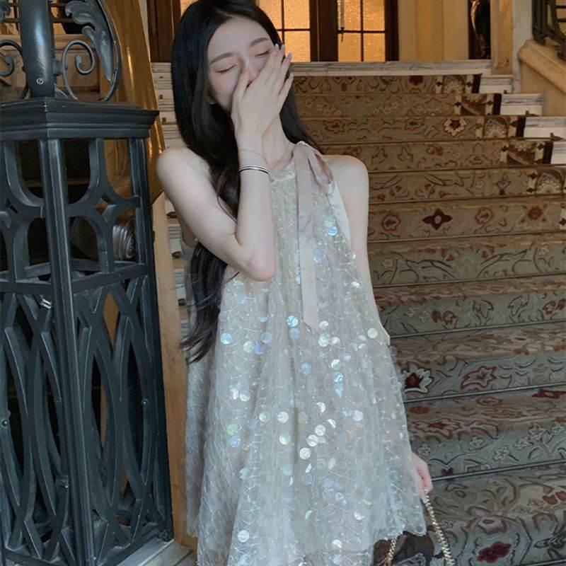 沙滩度假满天星亮片挂脖连衣裙女夏季吊带裙子高级感春季内搭短裙