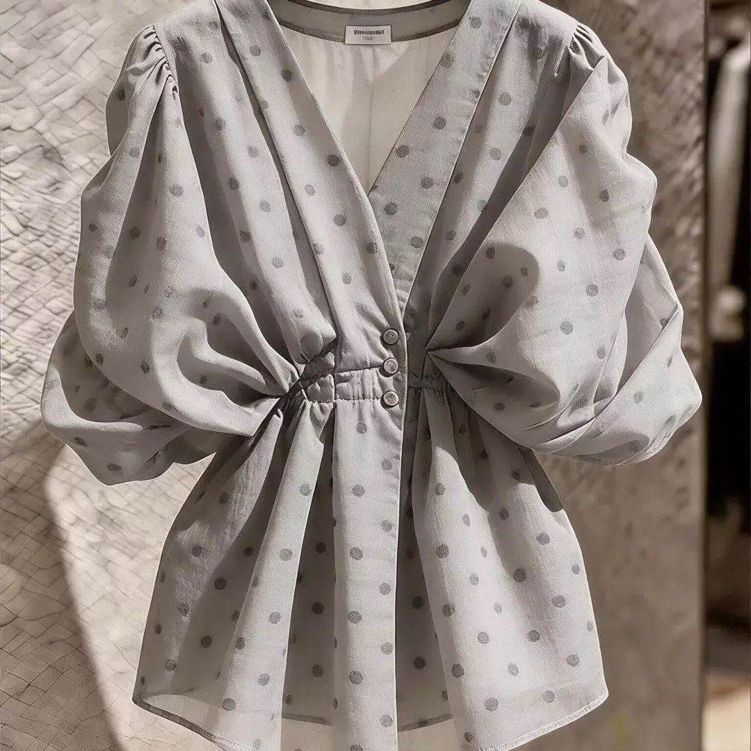 法式领波点收腰衬衫女泡泡袖复古灰调圆点通勤设计感小众上衣