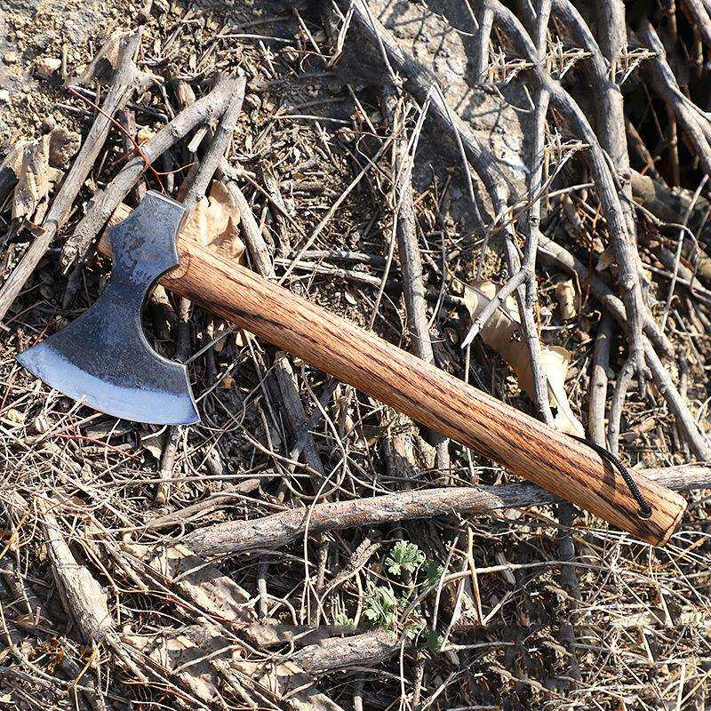 户外露营飞斧锰钢锻造野营尼曼斧野营实用园林工具青冈木柄斧子