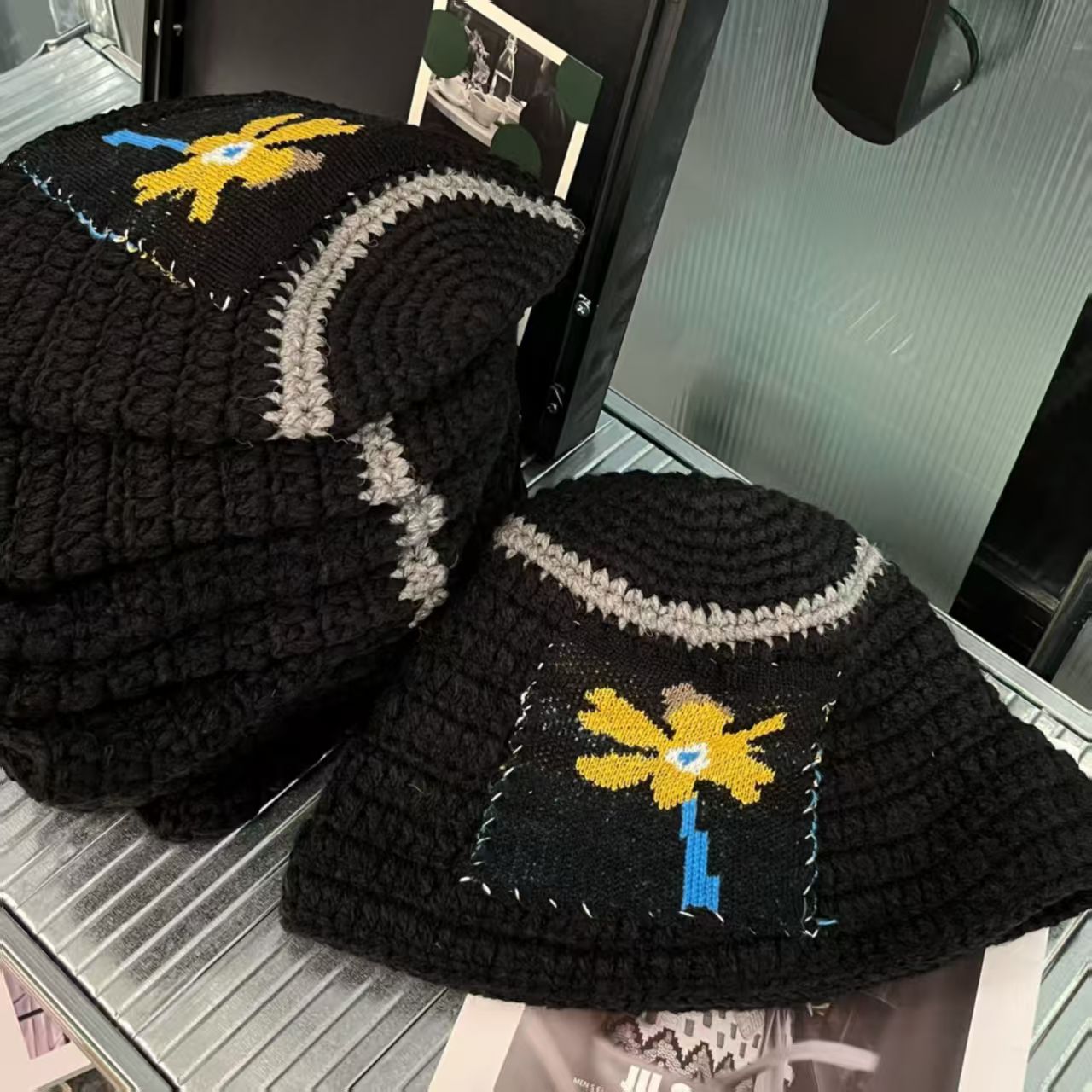 小众洋气花朵刺绣毛线帽女秋冬钩针渔夫帽保暖厚实盆帽