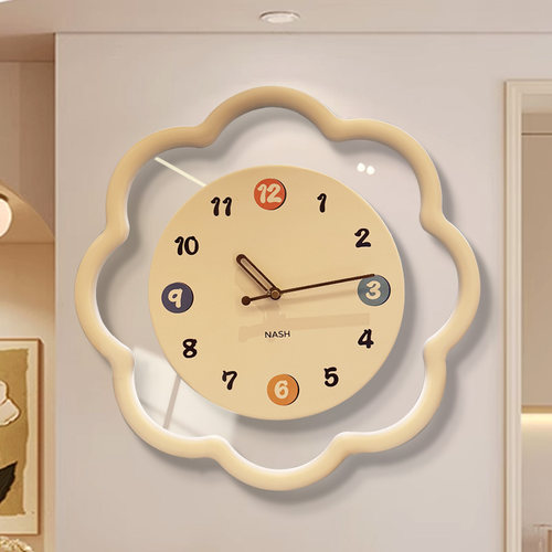 奶油风钟表挂钟挂墙2024新款创意餐桌云朵艺术家用免打孔客厅时钟