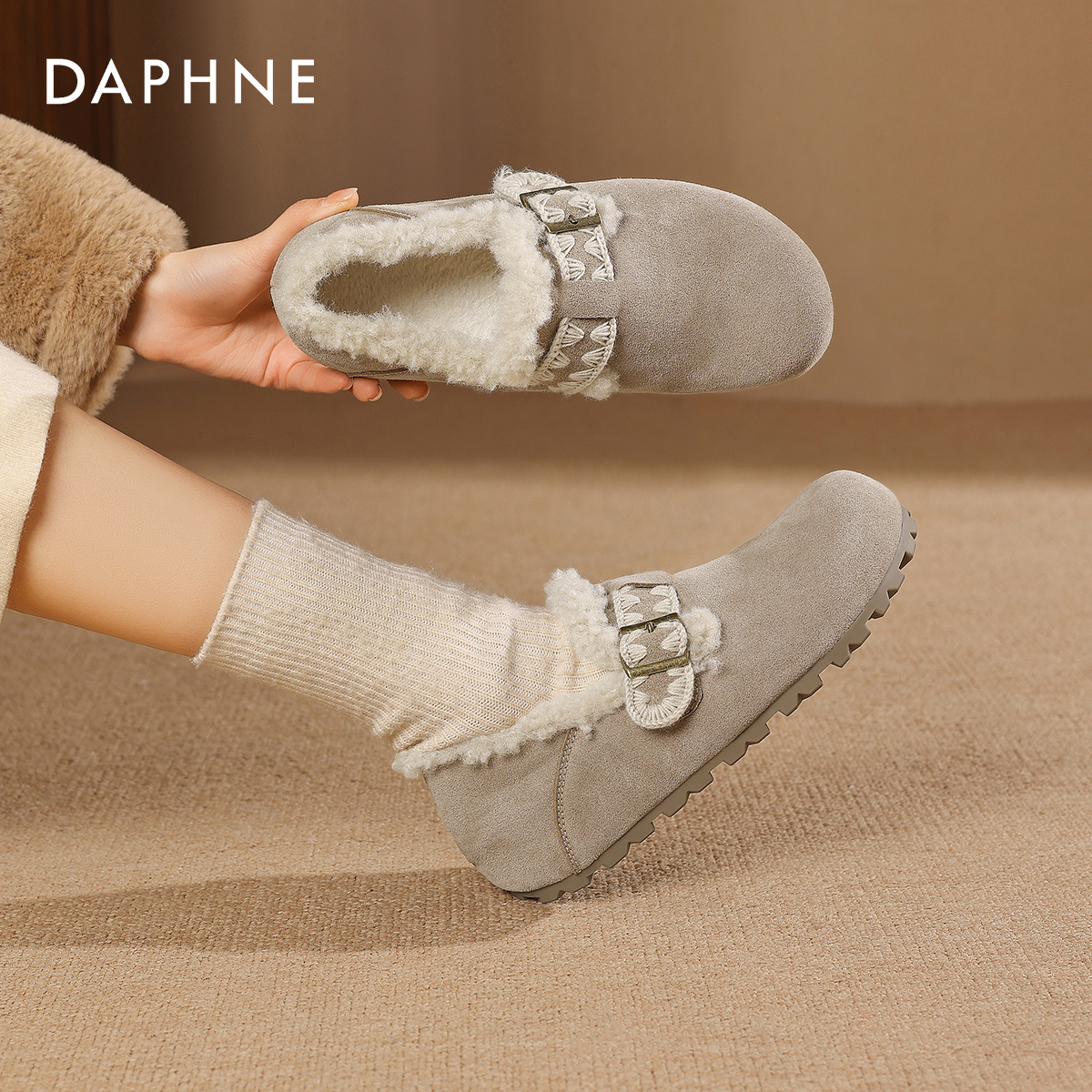 达芙妮冬季加绒保暖女款勃肯棉鞋