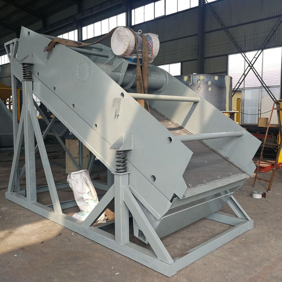 振动筛为煤炭沥青造纸以及化学品处理行业提供中型和重型服务筛分,机械设备,矿山专用设备,淘宝优惠券,粉丝福利购,淘宝优惠卷