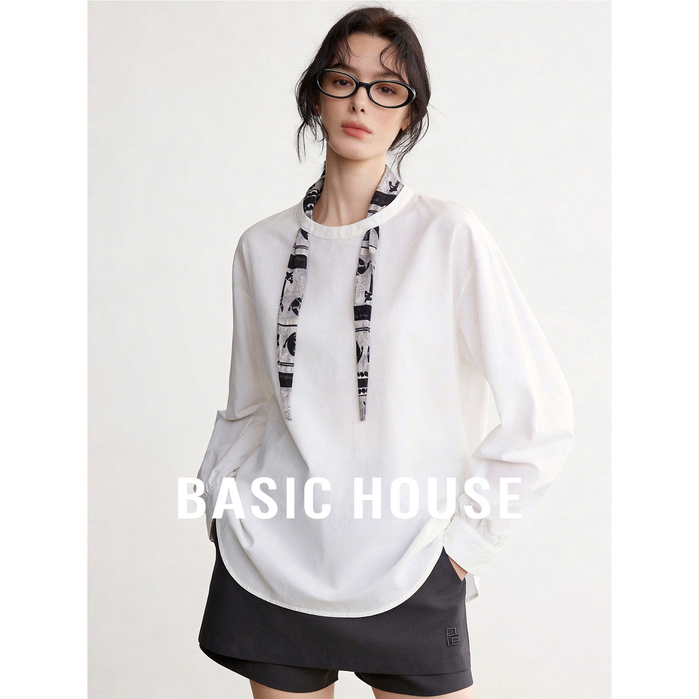 Basic House/百家好白色圆领简约设计长袖衬衫女秋季百搭舒适内搭