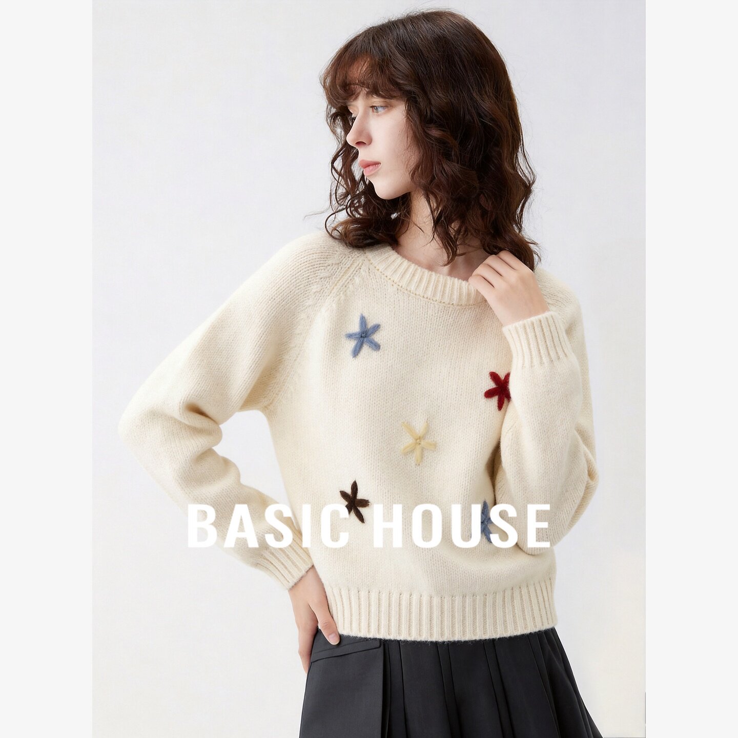 Basic House/百家好慵懒风圆领刺绣花朵毛衣女装宽松套头针织上衣