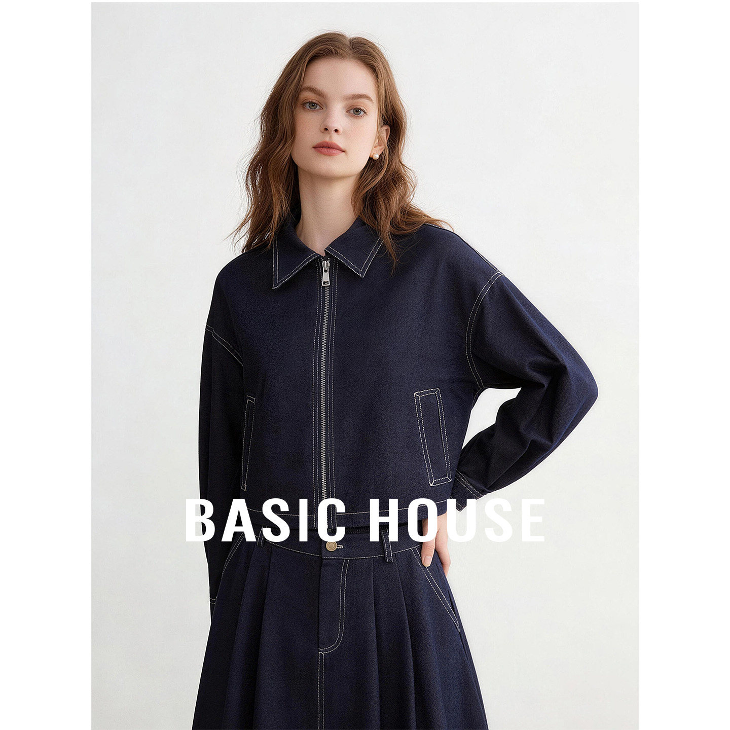 Basic House/百家好休闲时尚套装女春牛仔短款上衣百褶半身两件套
