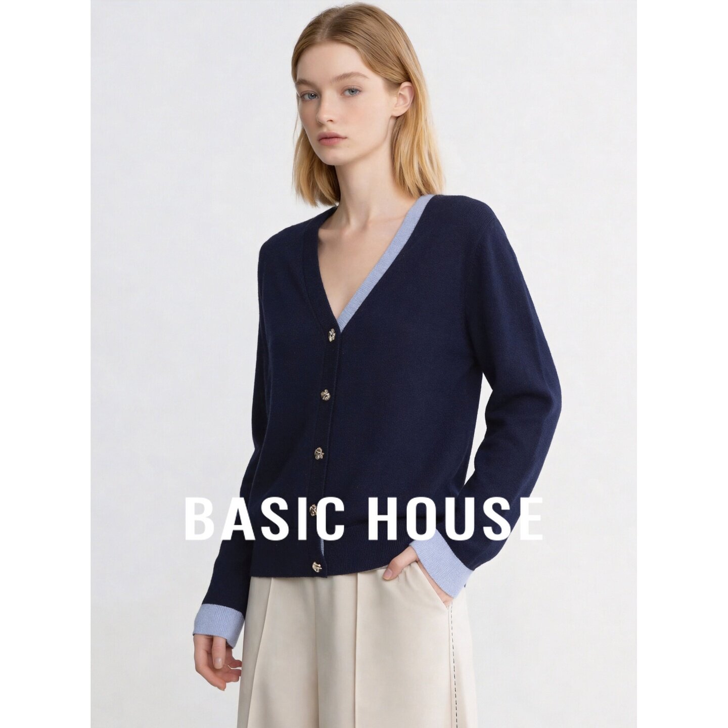 Basic House/百家好学院风V领短款扣子针织开衫女日常百搭休闲