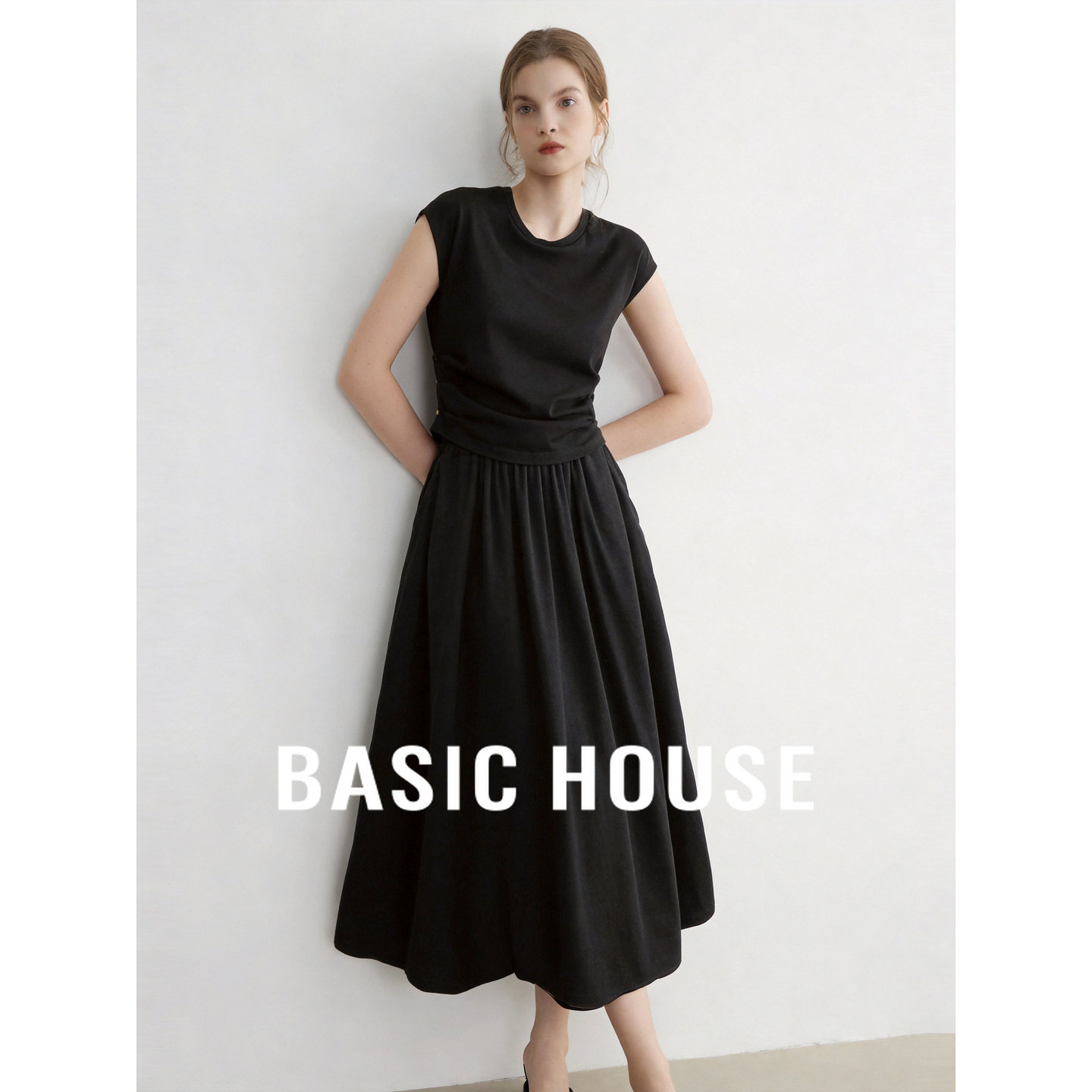 Basic House/百家好优雅风黑色显瘦气质无袖T恤半身裙两件套套装