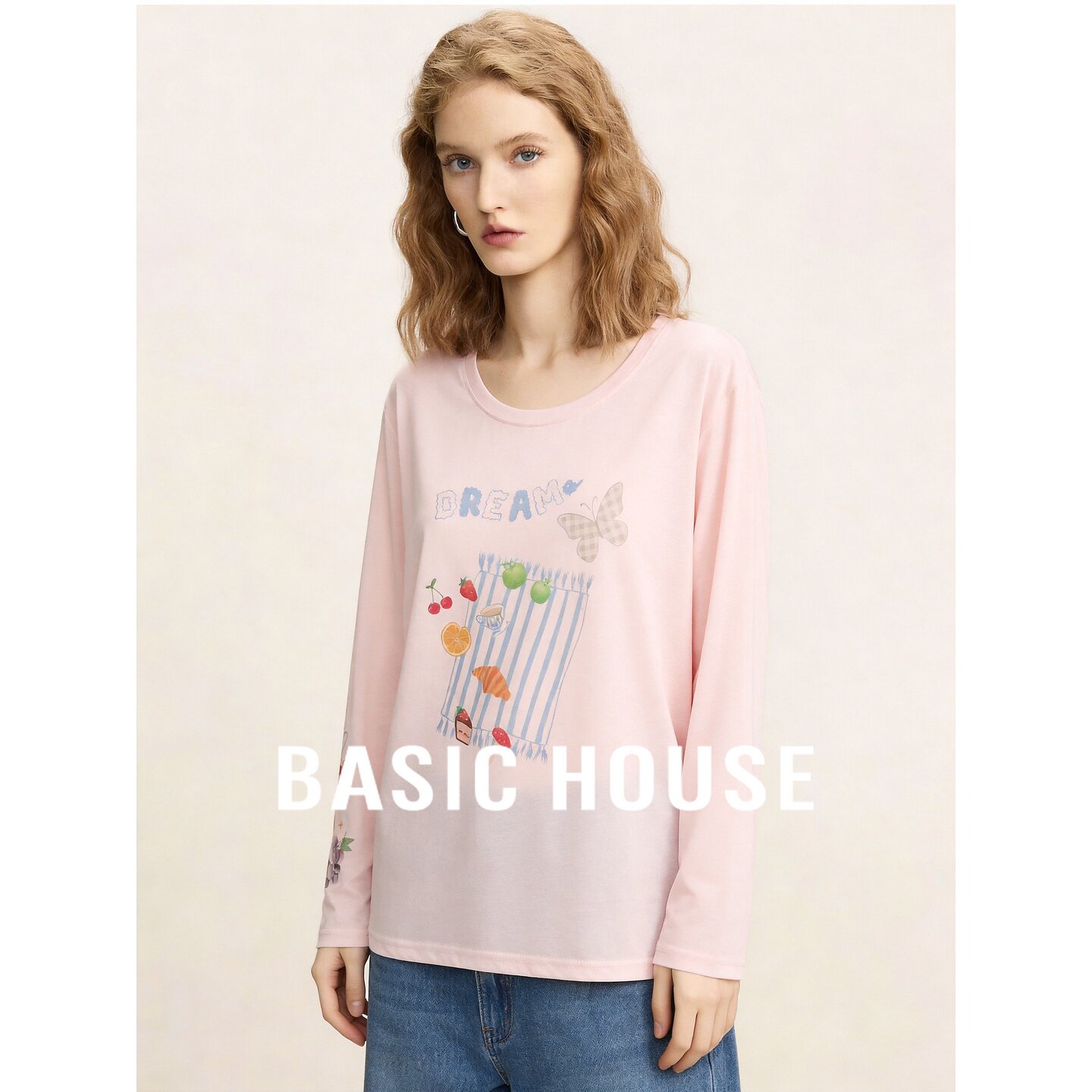 Basic House/百家好粉色卡通水果印花长袖宽松显瘦百搭防晒T恤女
