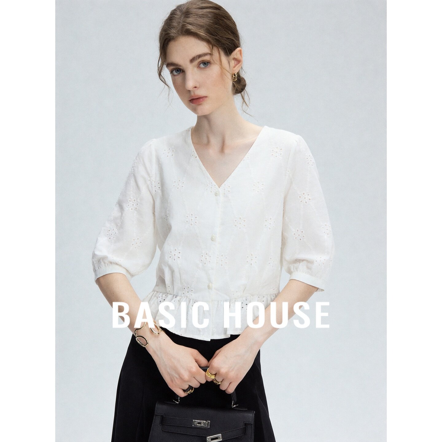 Basic House/百家好法式风白色V领镂空棉质衬衫女袖宽松显瘦百搭