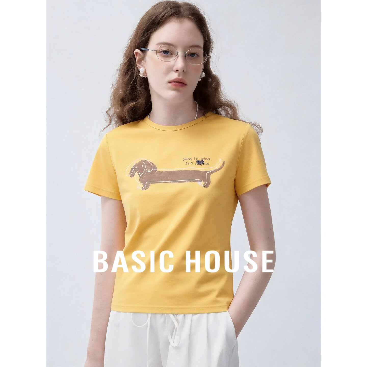 Basic House/百家好黄色圆领短袖印花T恤修身女韩版夏季通勤上衣