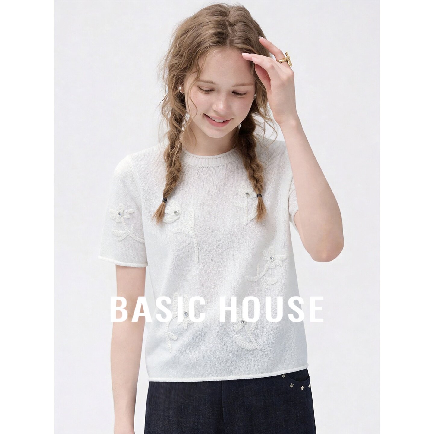 Basic House/百家好立体花朵装饰针织衫女圆领短袖显瘦百搭上衣