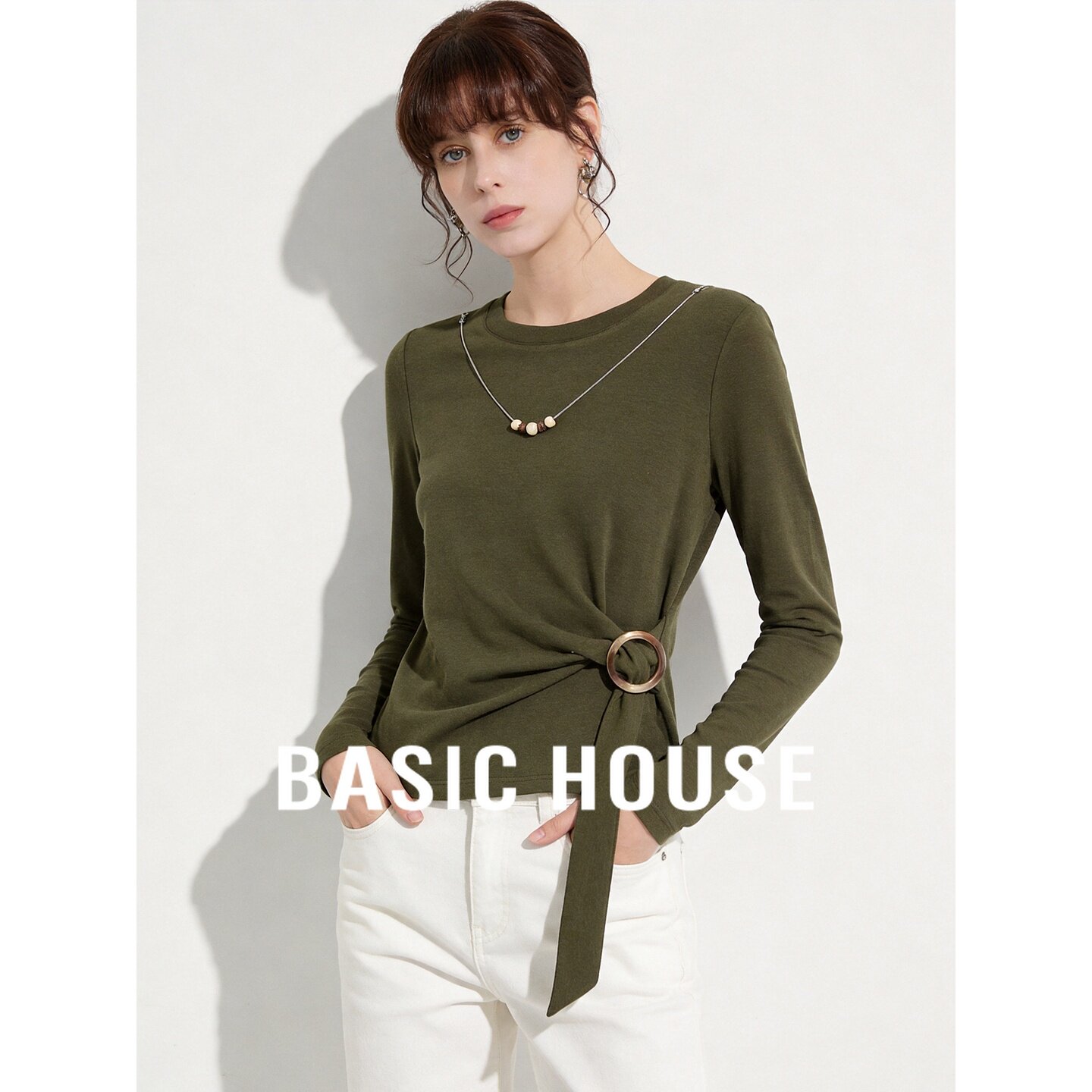 Basic House/百家好2026秋季深绿色圆领金属环优雅收腰长袖T恤女