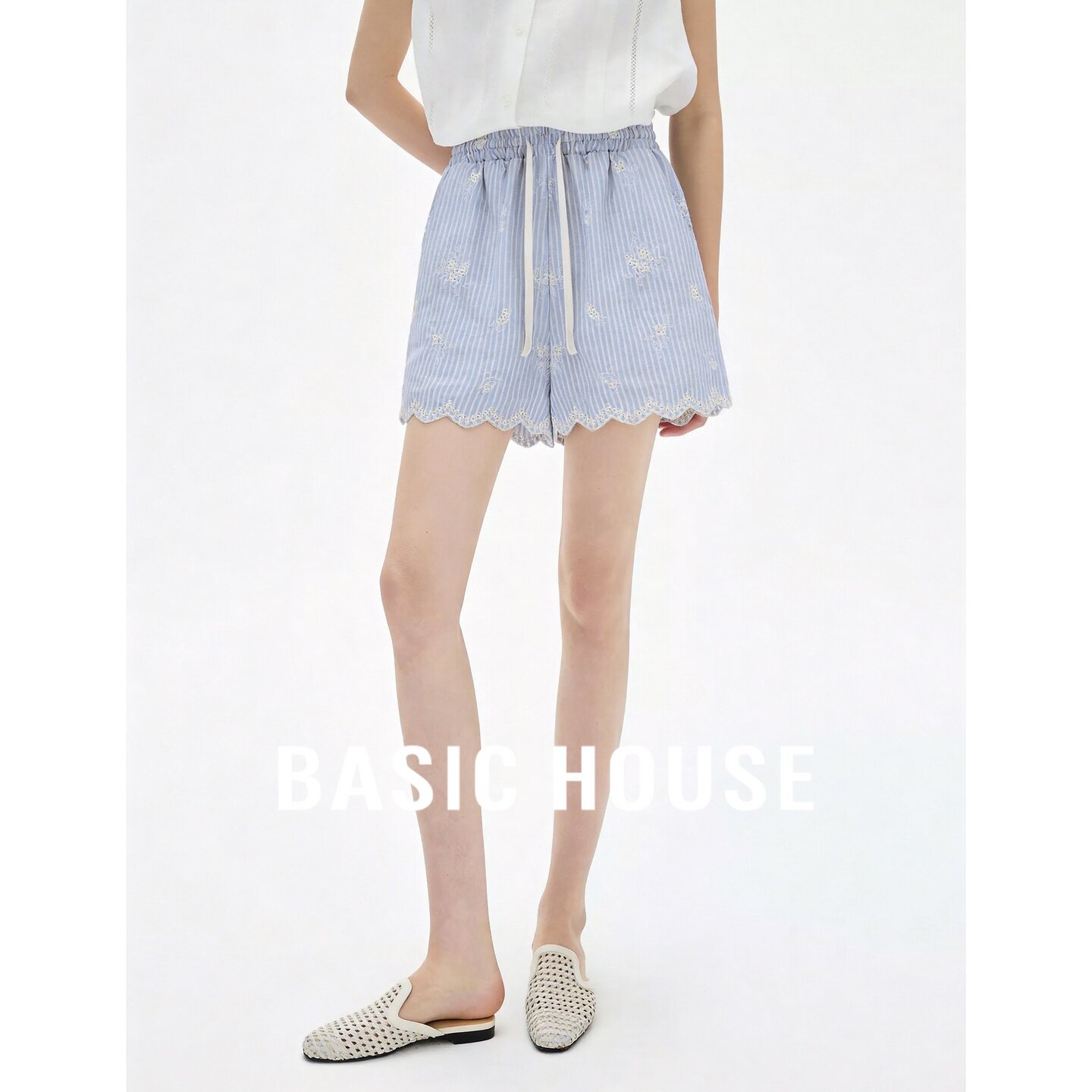 Basic House/百家好蓝色条纹刺绣蕾丝花边短裤女夏高腰显瘦阔腿裤
