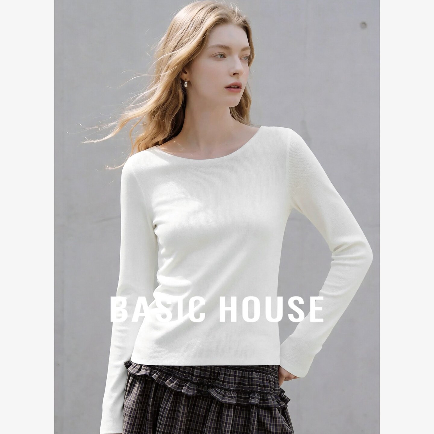 Basic House/百家好极简圆领羊毛针织衫女白色修身长袖打底衫上衣