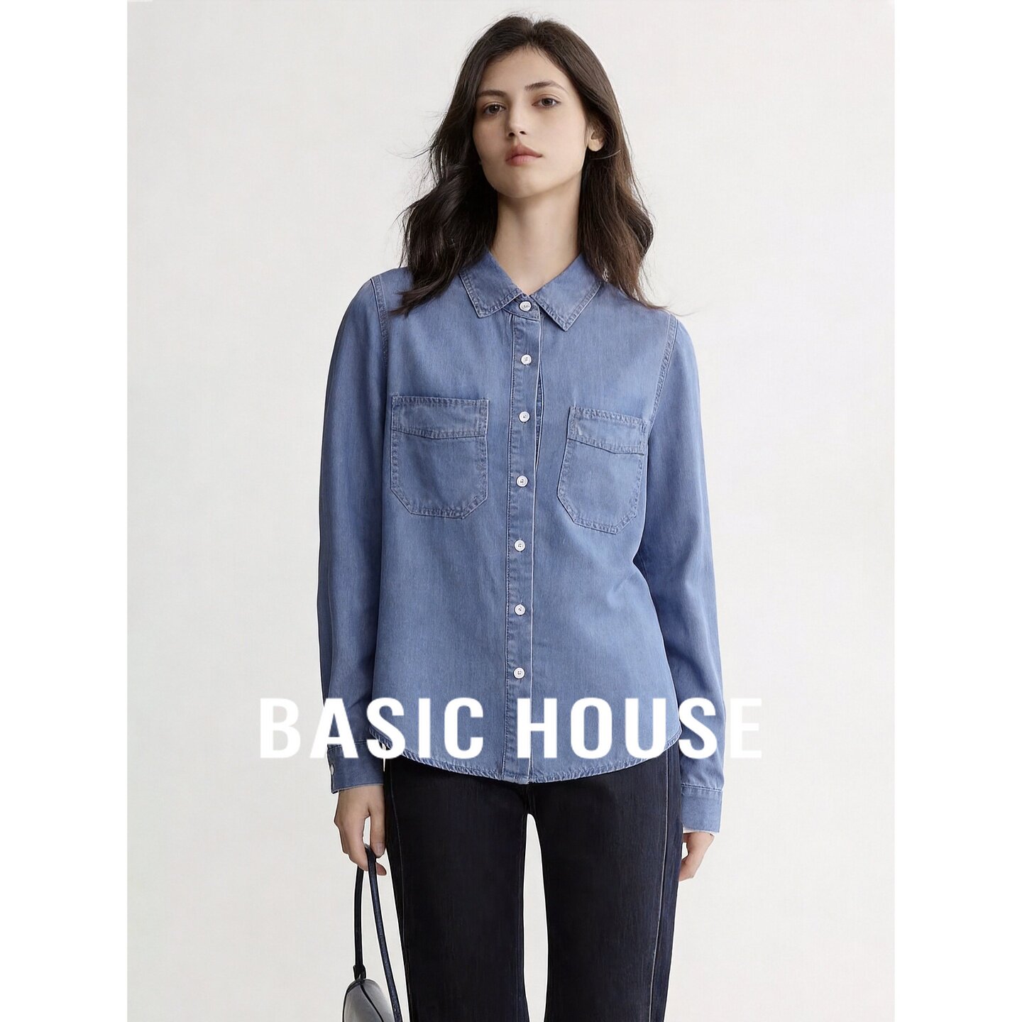Basic House/百家好莱赛尔翻领牛仔衬衫女长袖浅蓝色宽松百搭上衣