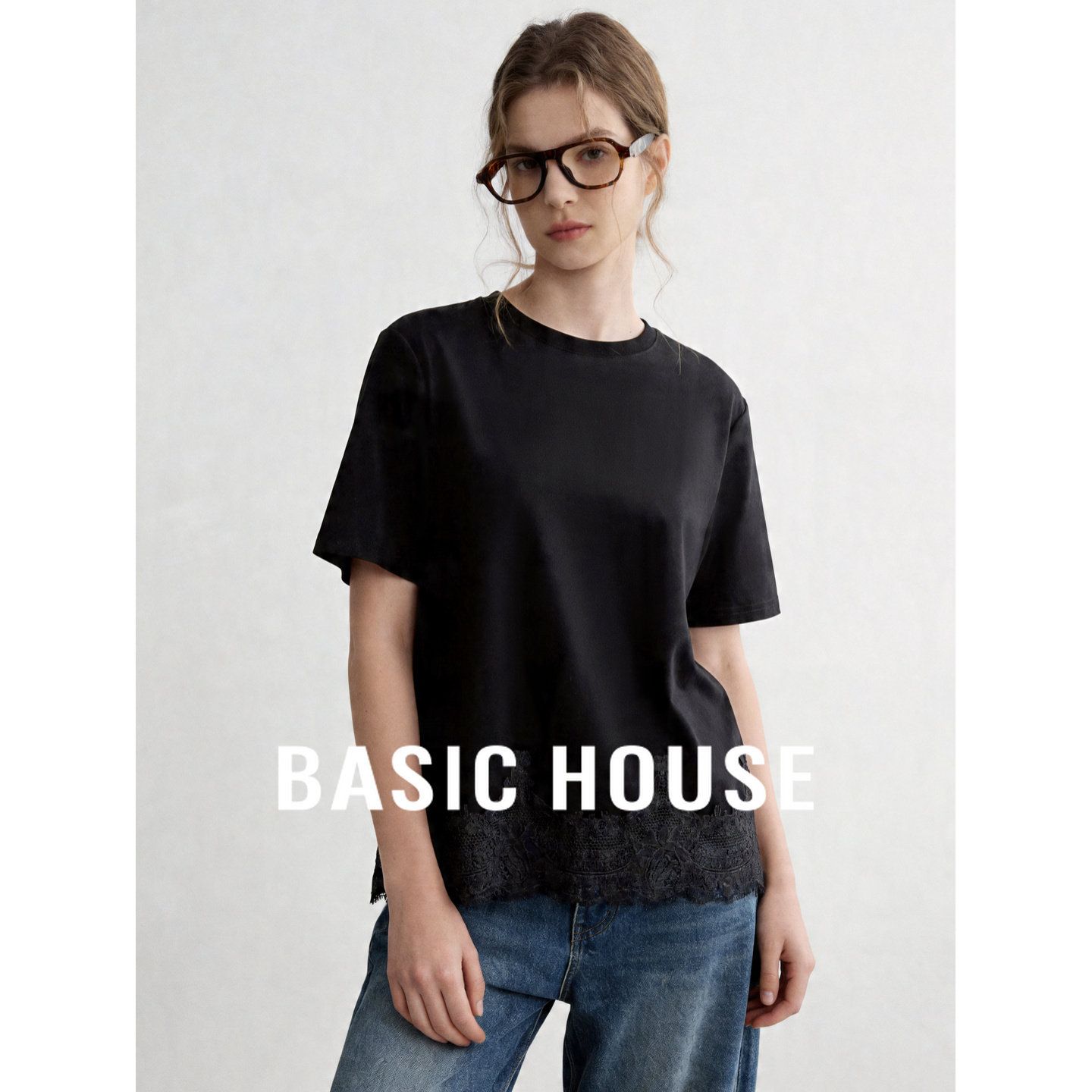 Basic House/百家好黑色宽松显瘦短袖女26夏季蕾丝拼接不对称T恤
