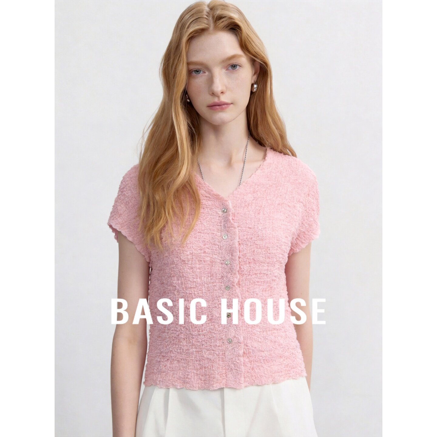 Basic House/百家好高级感莱赛尔T恤女V领粉色短袖纽扣修身上衣