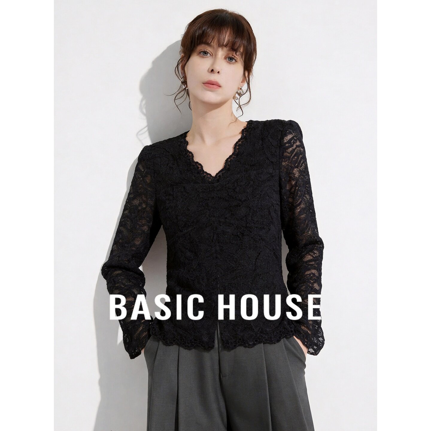 Basic House/百家好蕾丝V领长袖T恤女秋季黑色气质设计感百搭上衣