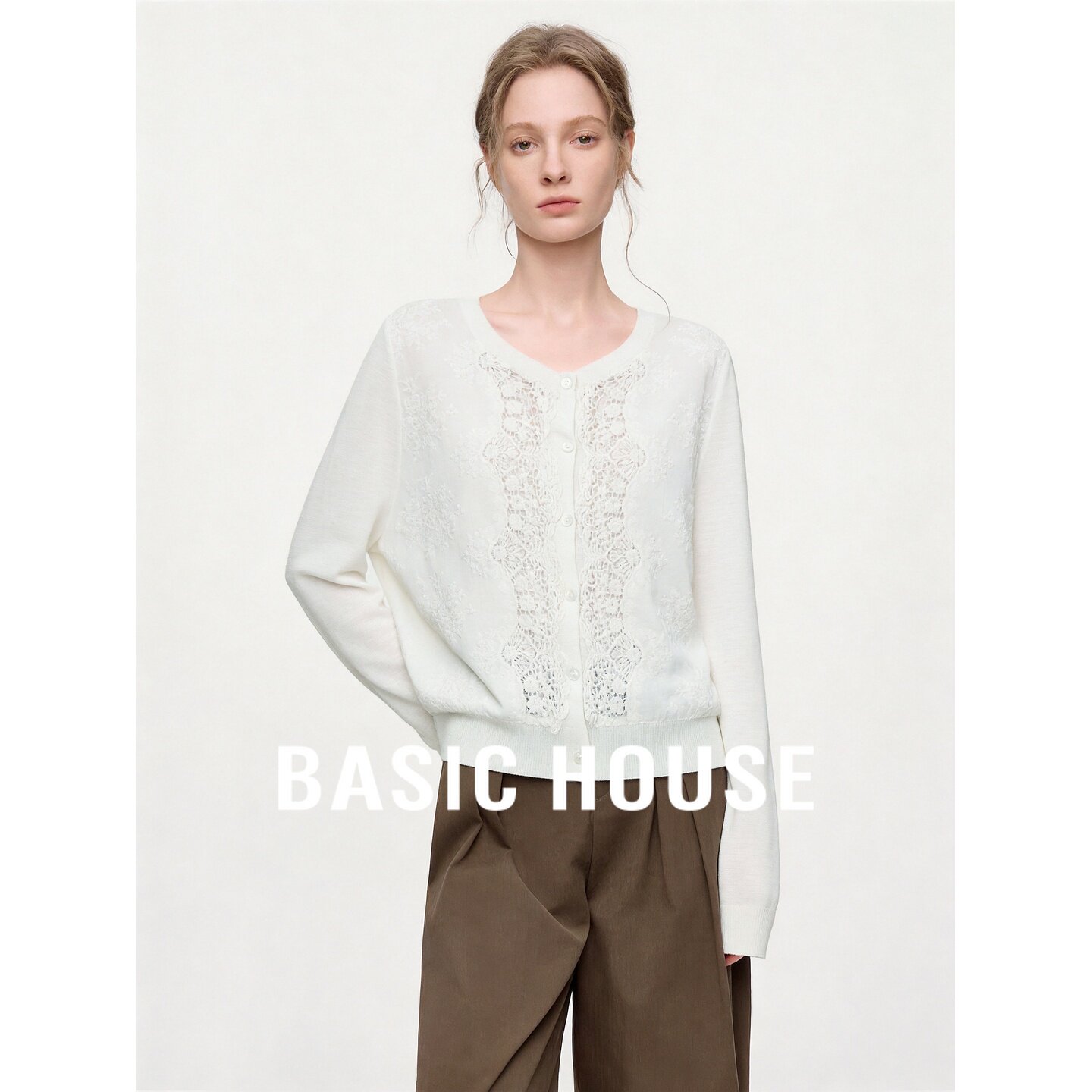 Basic House/百家好白色亚麻蕾丝镂空V领开衫女秋长袖针织衫上衣