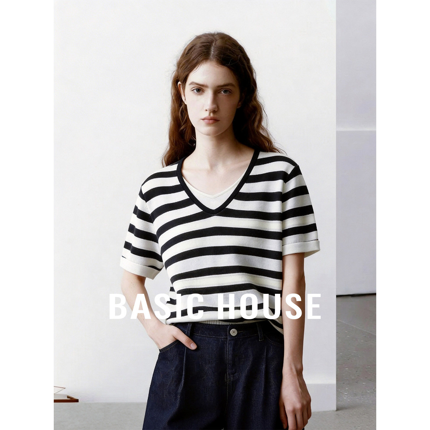 Basic House/百家好撞色条纹假两件短袖针织衫女百搭V领宽松上衣